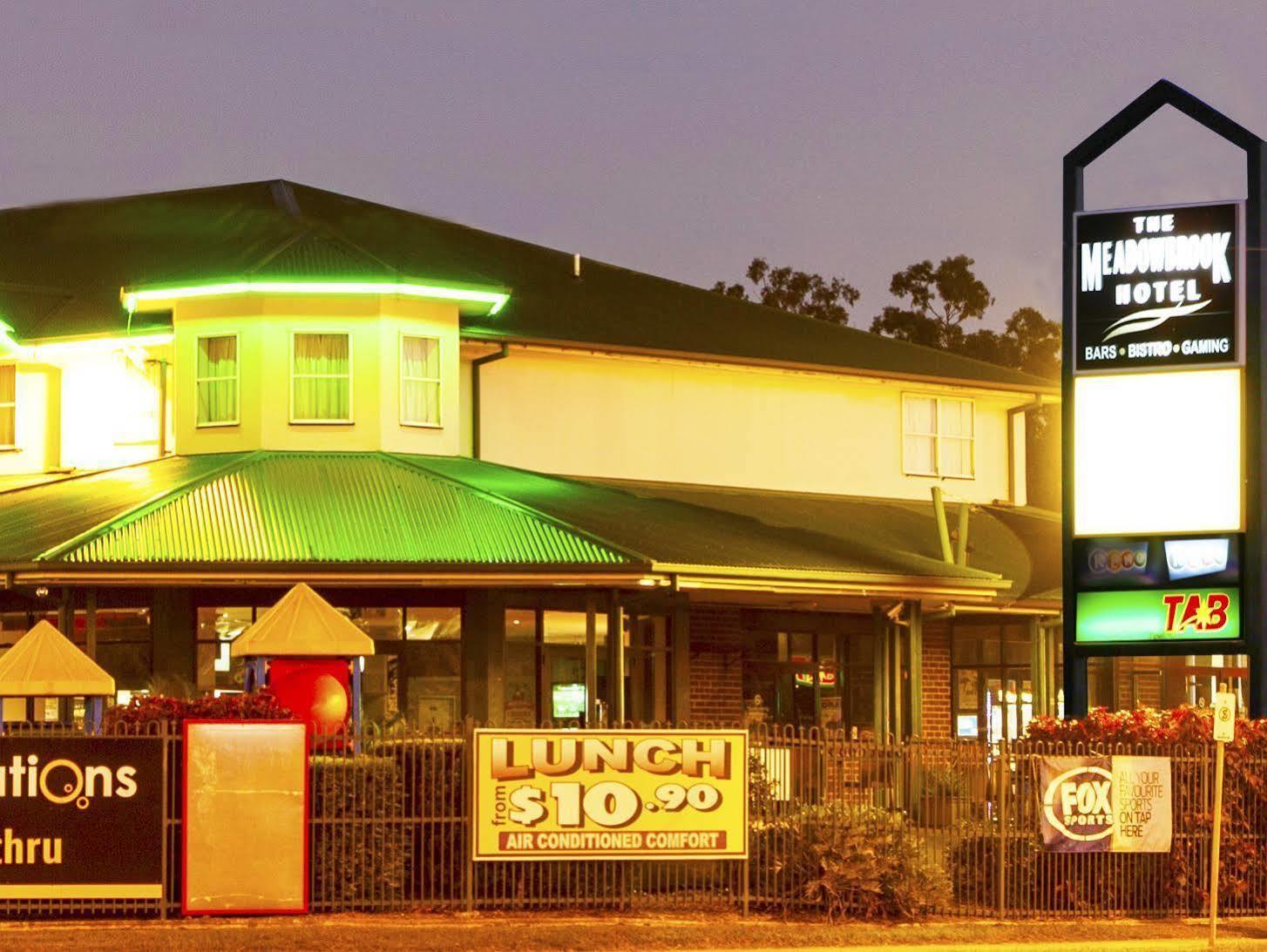 Meadowbrook Hotel Brisbane Loganlea Kültér fotó